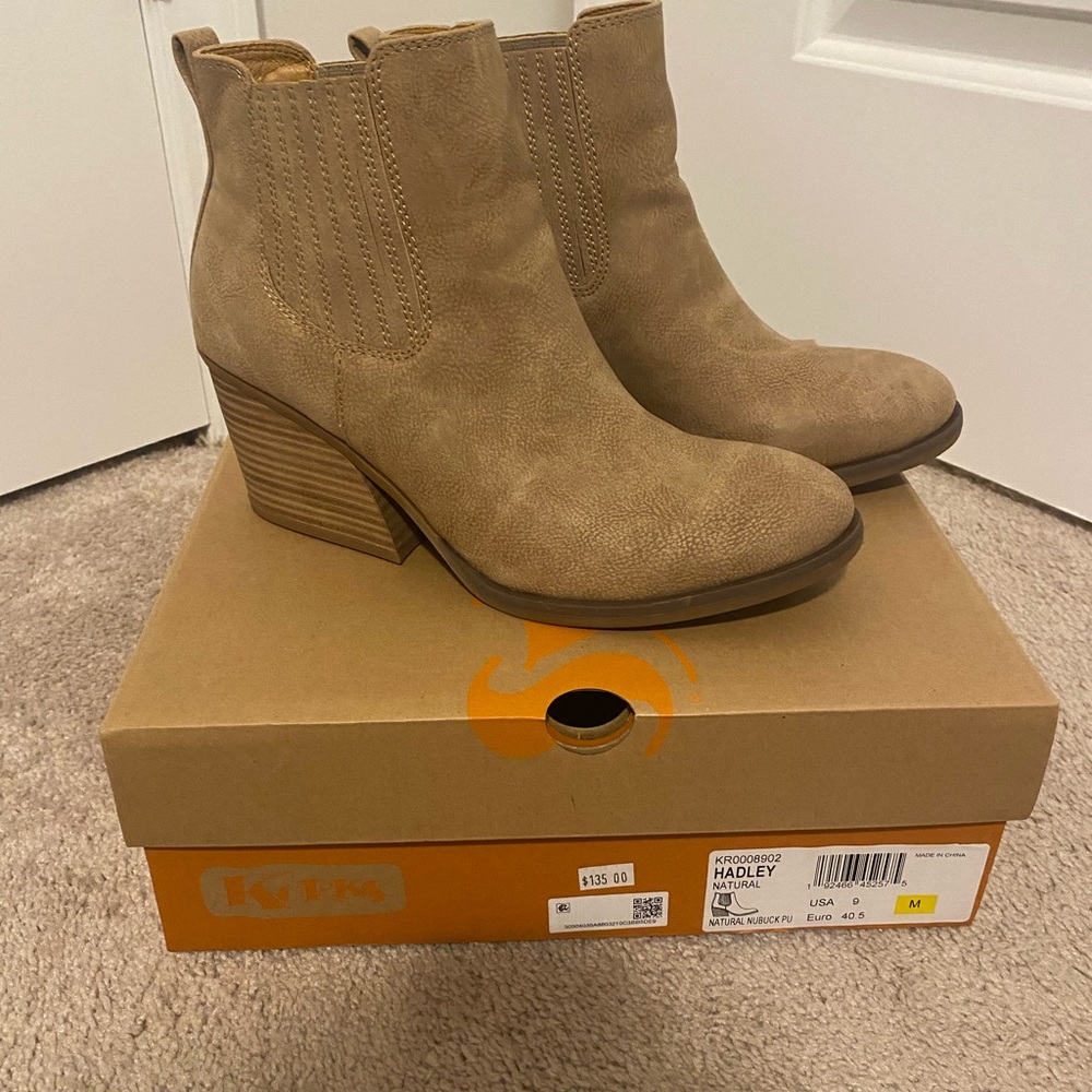 Korks tan boots EUC SIZE 9M